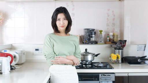 Caribbeancom 102321-001 セクシーな妻が息子の友人を誘惑