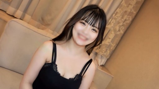 FC2PPV-3591522 天使のような可愛い笑顔、ゆみちゃんとのハメ撮り！ピチピチお肌にマシュマロおっぱい、フサフサ天然剛毛たまらなくエロい！ゴックン一回、中出し二回の豪華3本立て！