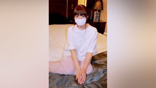 FC2PPV-4049425 都会にはいないタイプ、経験人数1人だけガチ素人でも陰毛が不自然な　みかちゃん（18）の場合